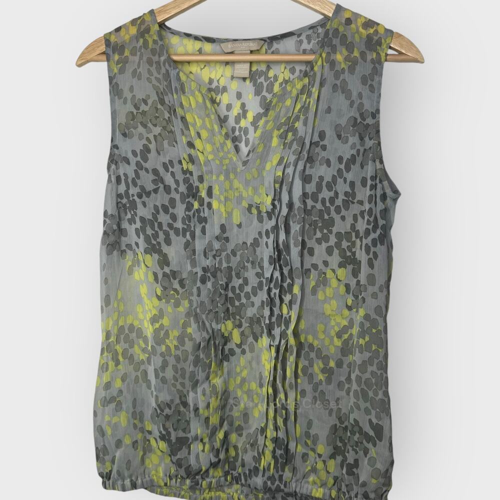 Banana Republic S Gray Green Ruched Blouse V-Neck Sleeveless Abstract Print Top